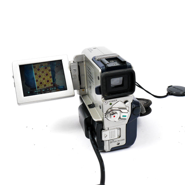 Camescope Numerique Sony DCR-PC4E a cassettes Mini DV - 692024