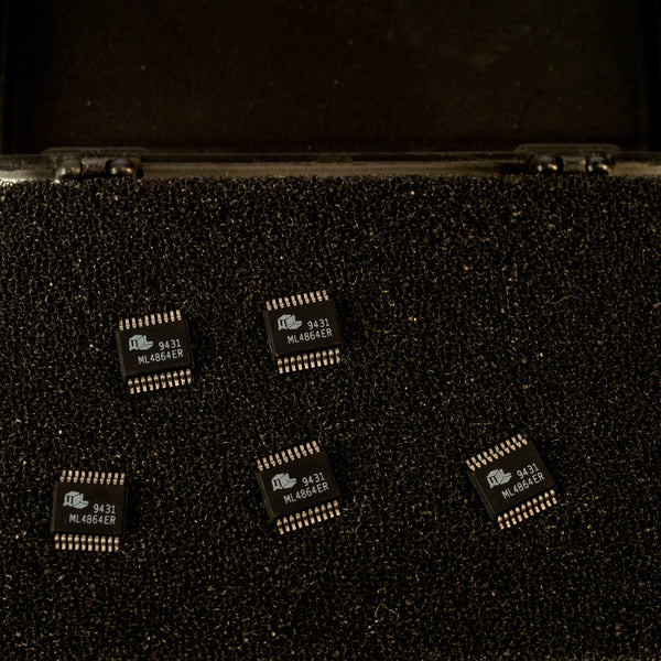 ML4864ER Micro Linear - composant NOS neuf jamais soude - détail