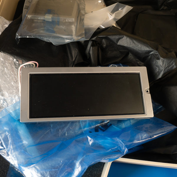 Lot de 12 Écrans LCD Professionnels & Échantillons R&D – Provenance  TRANSVIDEO