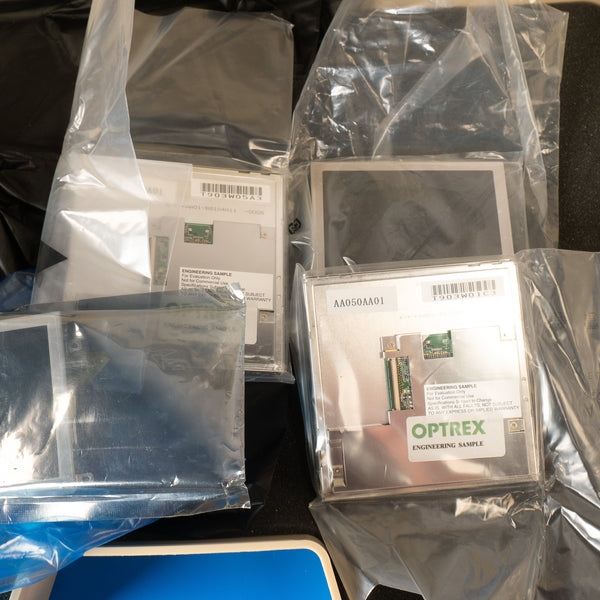 Lot de 12 Écrans LCD Professionnels & Échantillons R&D – Provenance  TRANSVIDEO
