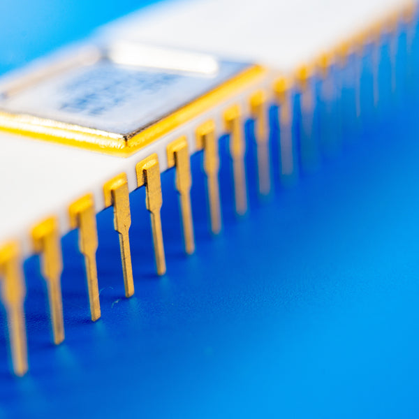 NEC D7220AD — Contrôleur Graphique GDC Céramique DIP-40 Pattes Or — NOS — Datecode 8938
