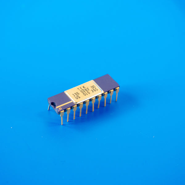 Tektronix 155-0282-00 – D/A Converter – Custom Ceramic DIP IC – Gold Pins – Used / Occasion