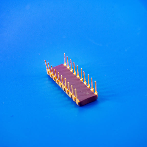 Tektronix 155-0282-00 – D/A Converter – Custom Ceramic DIP IC – Gold Pins – Used / Occasion