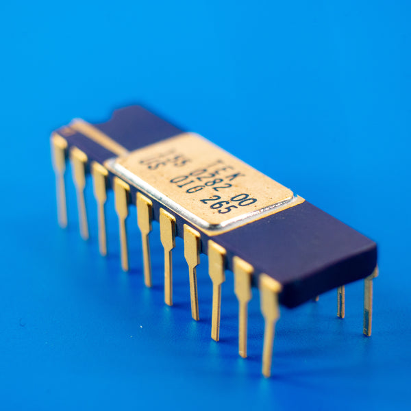 Tektronix 155-0282-00 – D/A Converter – Custom Ceramic DIP IC – Gold Pins – Used / Occasion