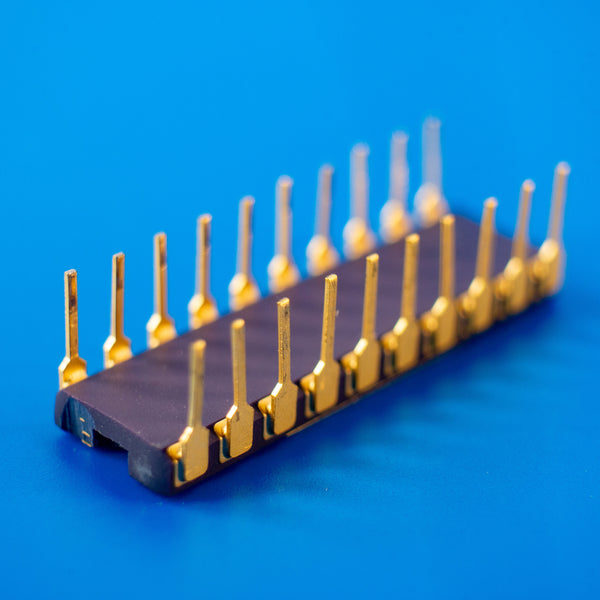 Tektronix 155-0282-00 – D/A Converter – Custom Ceramic DIP IC – Gold Pins – Used / Occasion