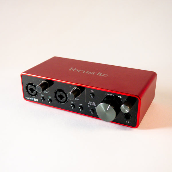 Focusrite Scarlett 2i2 3rd Generation – USB Audio Interface + Under-Desk Mount – Used