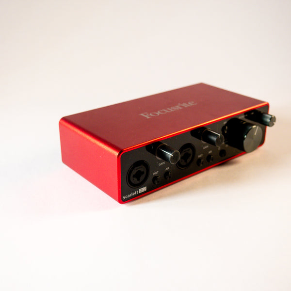 Focusrite Scarlett 2i2 3rd Generation – USB Audio Interface + Under-Desk Mount – Used