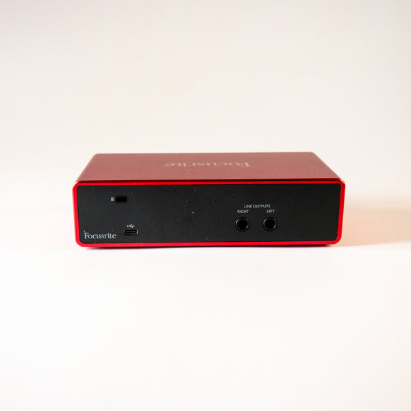 Focusrite Scarlett 2i2 3rd Generation – USB Audio Interface + Under-Desk Mount – Used