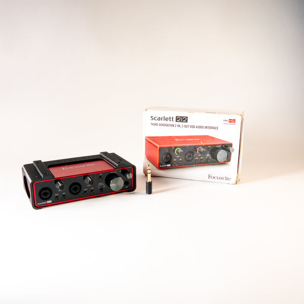 Focusrite Scarlett 2i2 3rd Generation – USB Audio Interface + Under-Desk Mount – Used